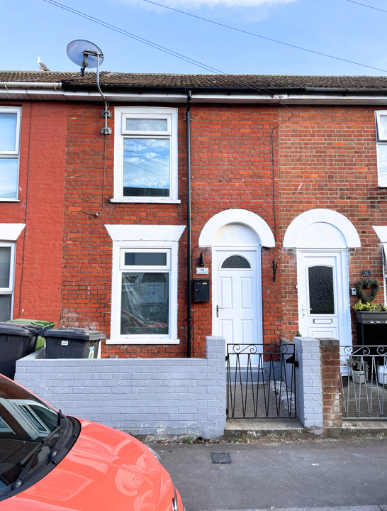 Terraced house to rent in Lower Cliff Road, Gorleston - Property Image 1