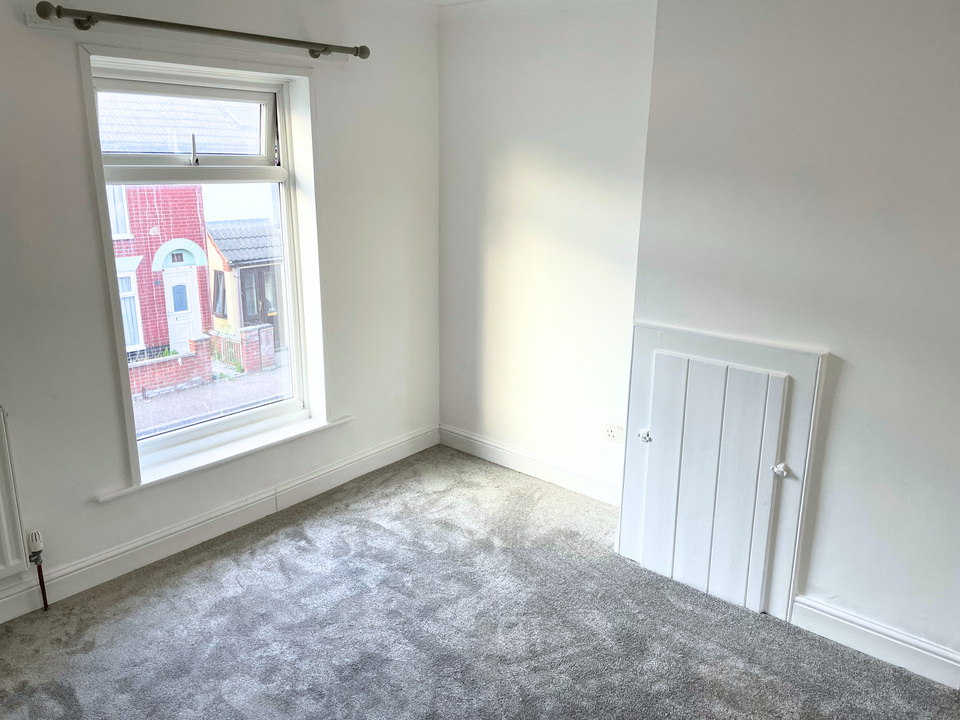 Terraced house to rent in Lower Cliff Road, Gorleston - Property Image 9