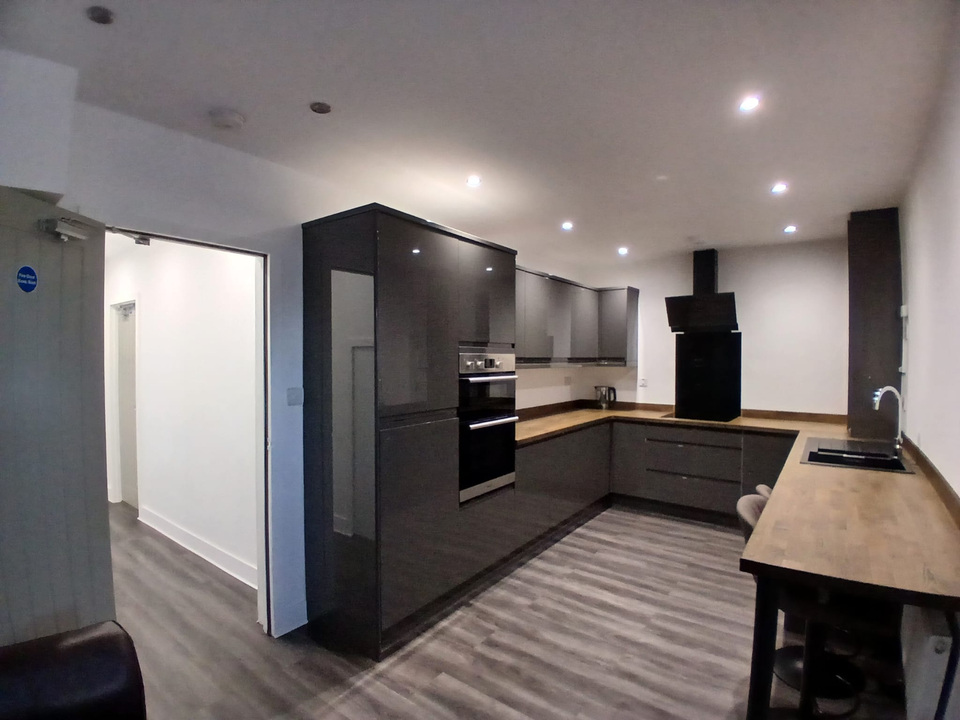 5 bed terraced house to rent in Harmer Road, Norwich 1