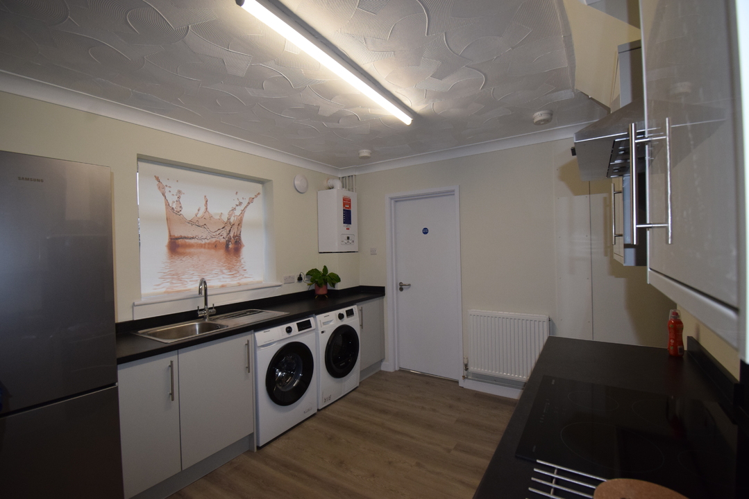 5 bed terraced house to rent in Northfields, Norwich 4