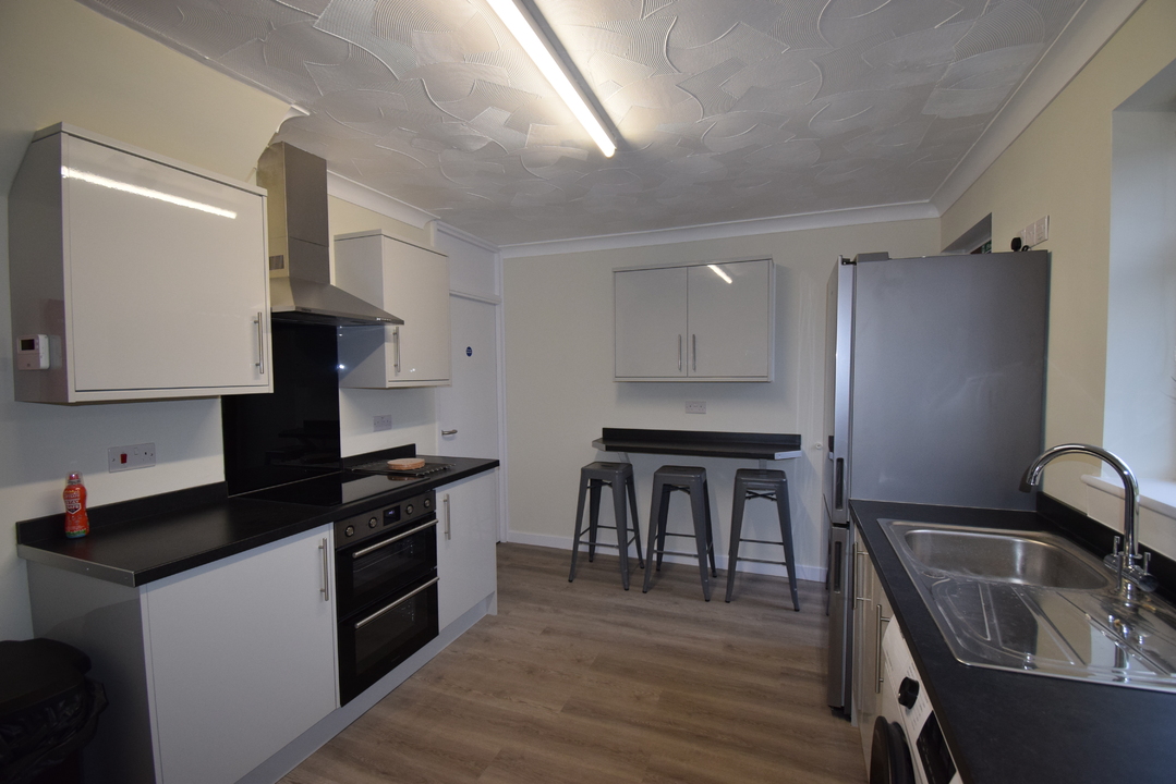 5 bed terraced house to rent in Northfields, Norwich 2