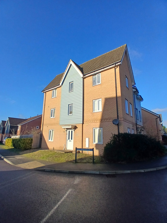 4 bed semi-detached house to rent in Viola Close, Cringleford, Norwich, Norfolk  - Property Image 1