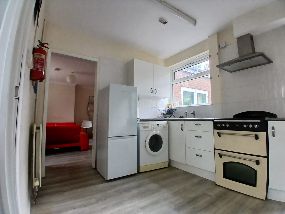 4 bed semi-detached house to rent in Close, Norwich  - Property Image 4