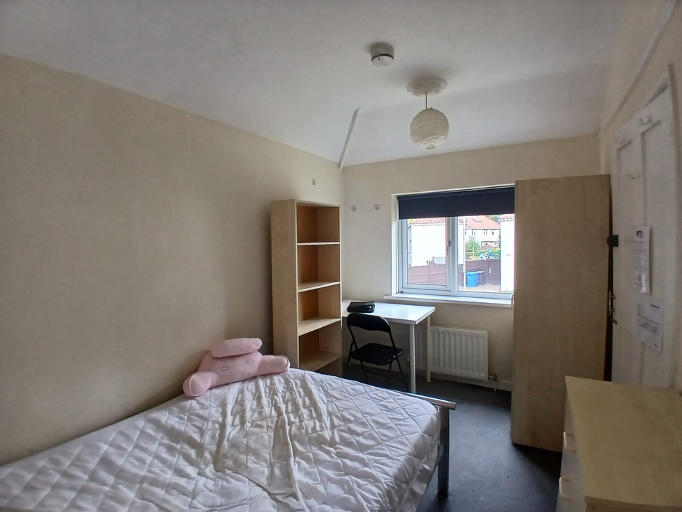 4 bed semi-detached house to rent in Close, Norwich  - Property Image 6