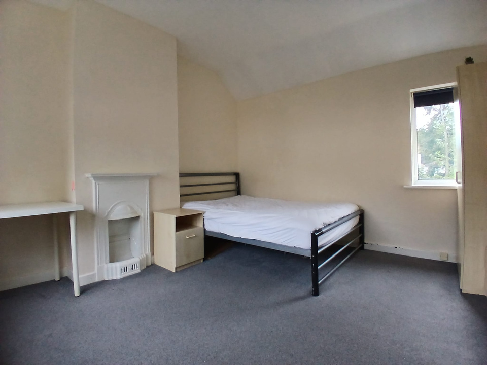 4 bed semi-detached house to rent in Close, Norwich 6