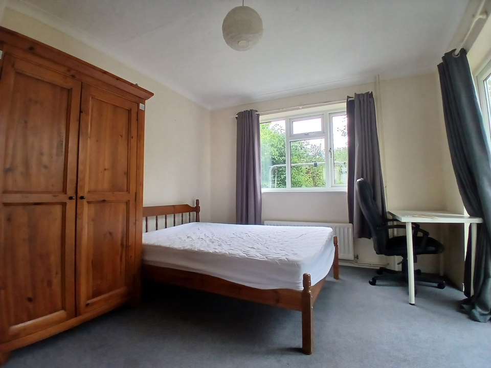 4 bed semi-detached house to rent in Close, Norwich 8