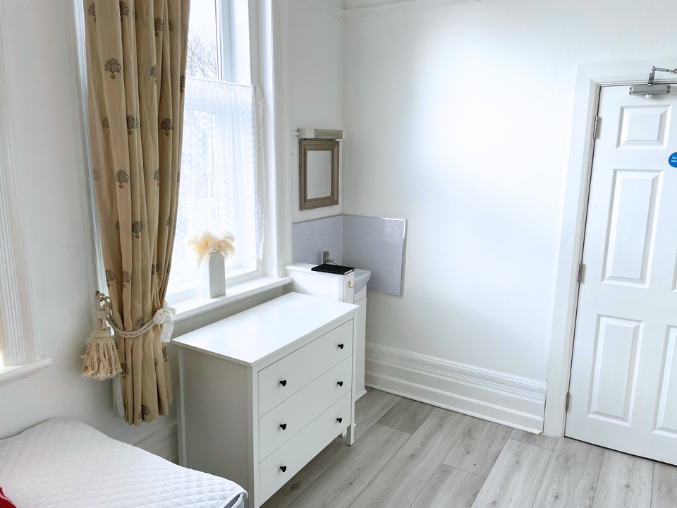 House of multiple occupation to rent in Sandown Road, Great Yarmouth  - Property Image 2