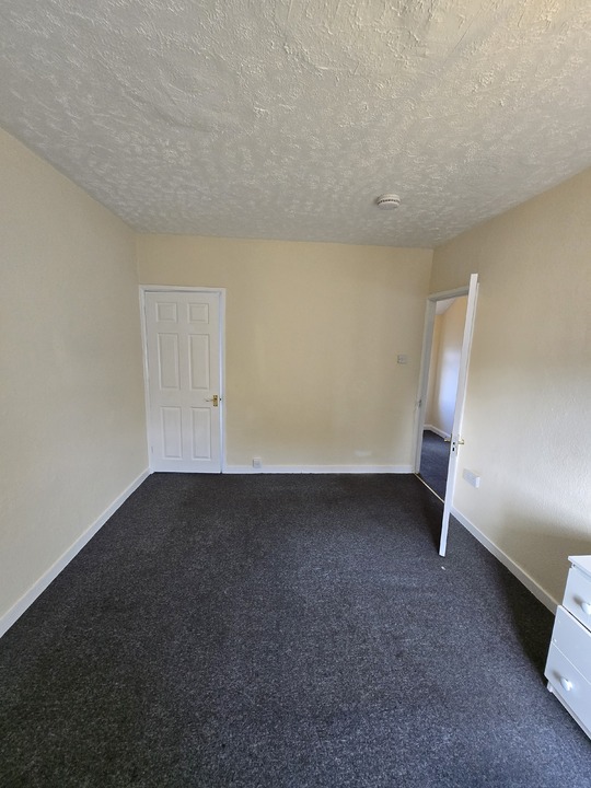 4 bed terraced house to rent in Lound Road, Norwich 10