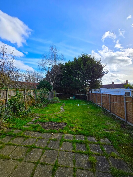 4 bed terraced house to rent in Lound Road, Norwich 13