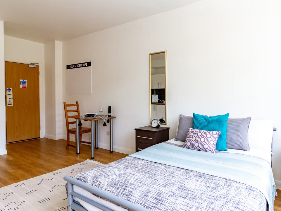 1 bed studio flat to rent in Portobello Garrow House, 190 Kensal Road, London - Property Image 1