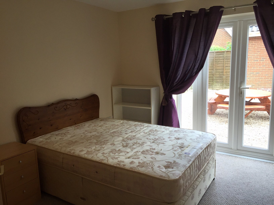 3 bed to rent in Roe Drive, Norwich 1