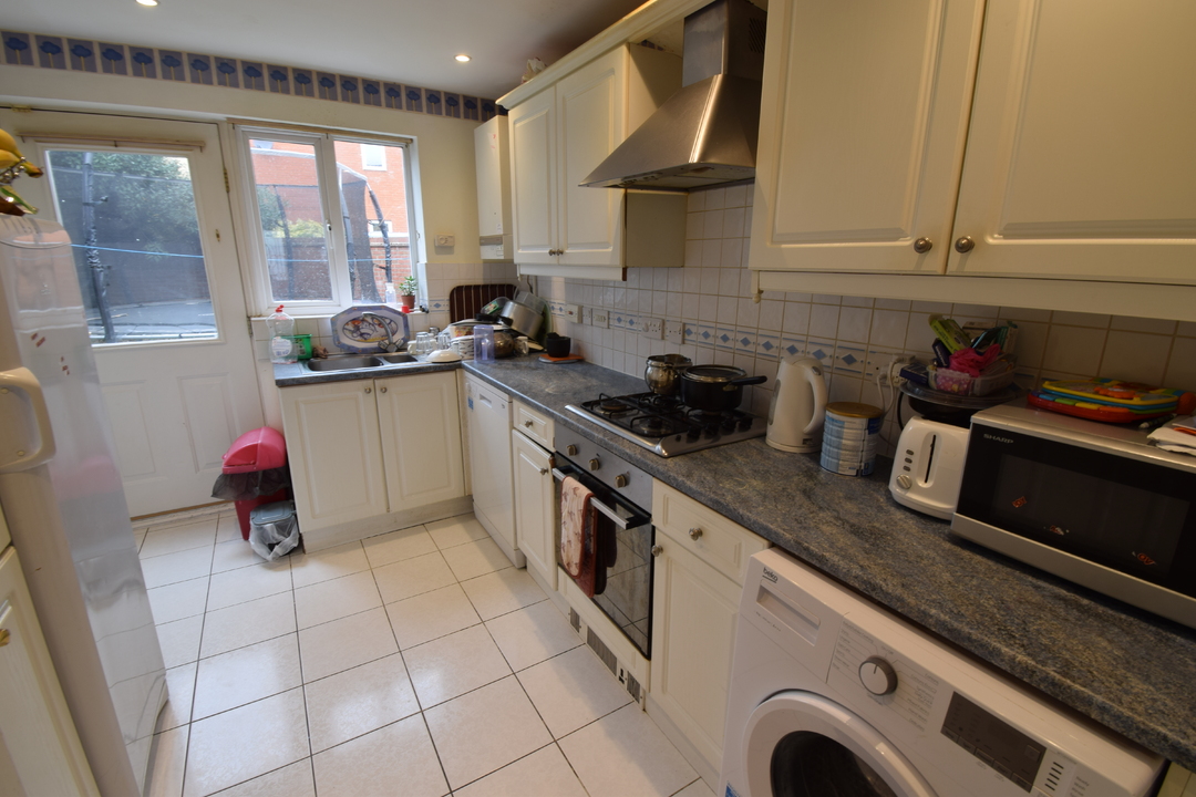 3 bed detached house to rent in Thistle Close, Norwich 1