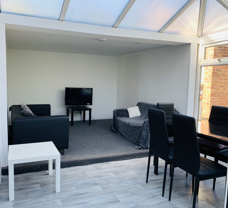 5 bed semi-detached house to rent in Earlham Green Lane, Norwich, Norfolk  - Property Image 3