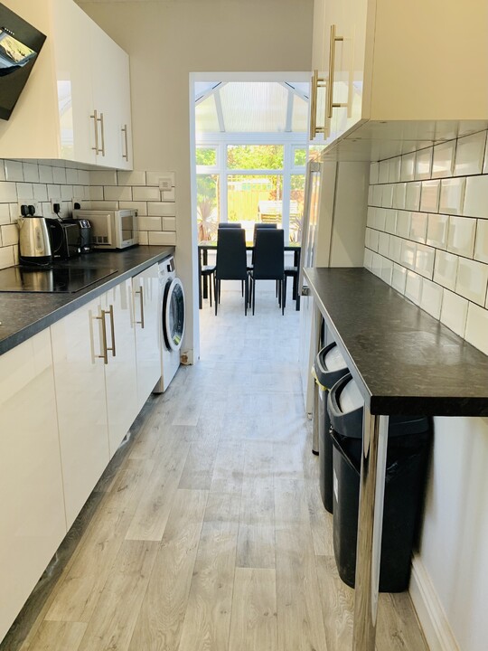 5 bed semi-detached house to rent in Earlham Green Lane, Norwich, Norfolk 3