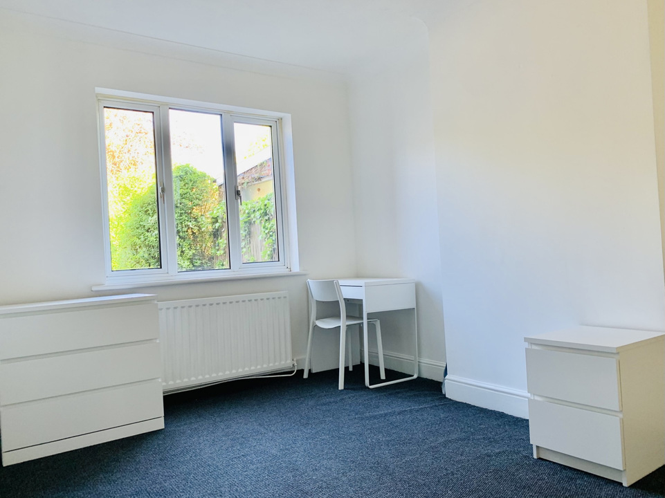 5 bed semi-detached house to rent in Earlham Green Lane, Norwich, Norfolk 5