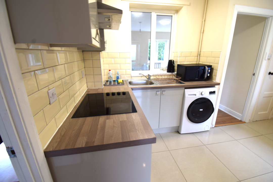 5 bed semi-detached house to rent, Norwich  - Property Image 3