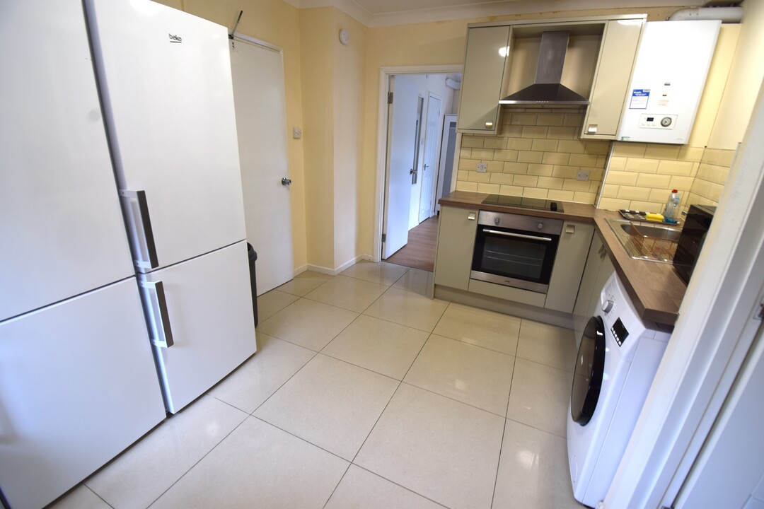 5 bed semi-detached house to rent, Norwich  - Property Image 4