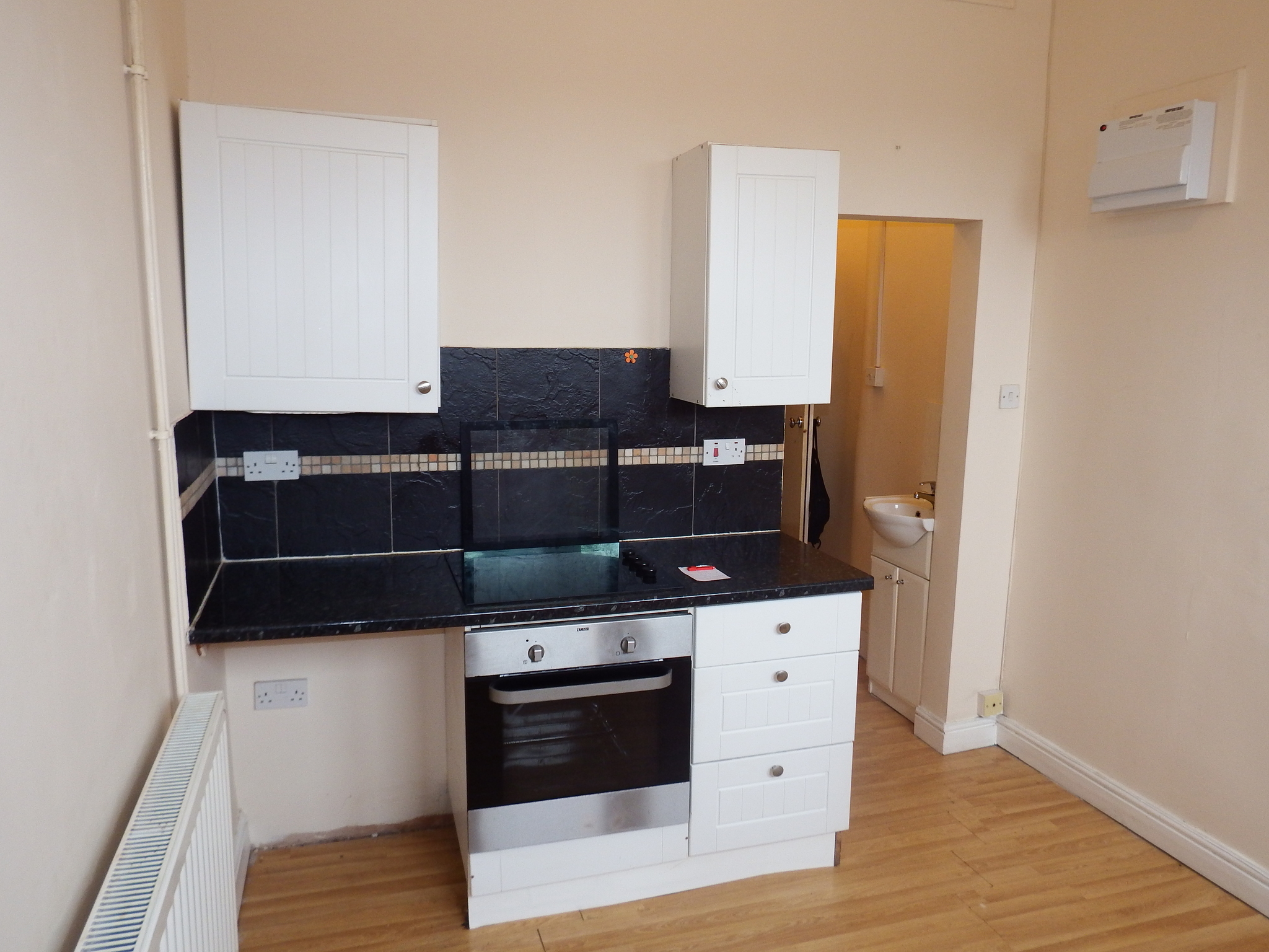 1 bed studio flat to rent in North Quay, Great Yarmouth - Property Image 1