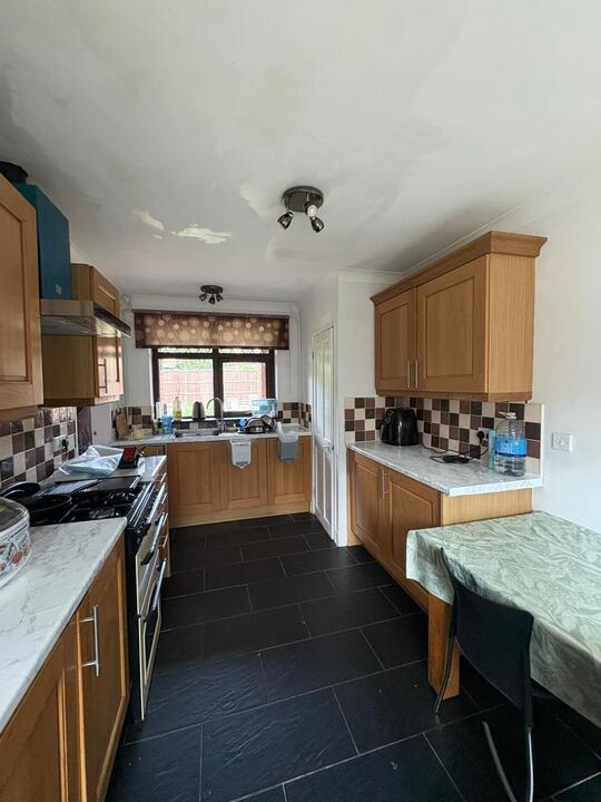 3 bed apartment to rent in Buckingham Road, Norwich 2