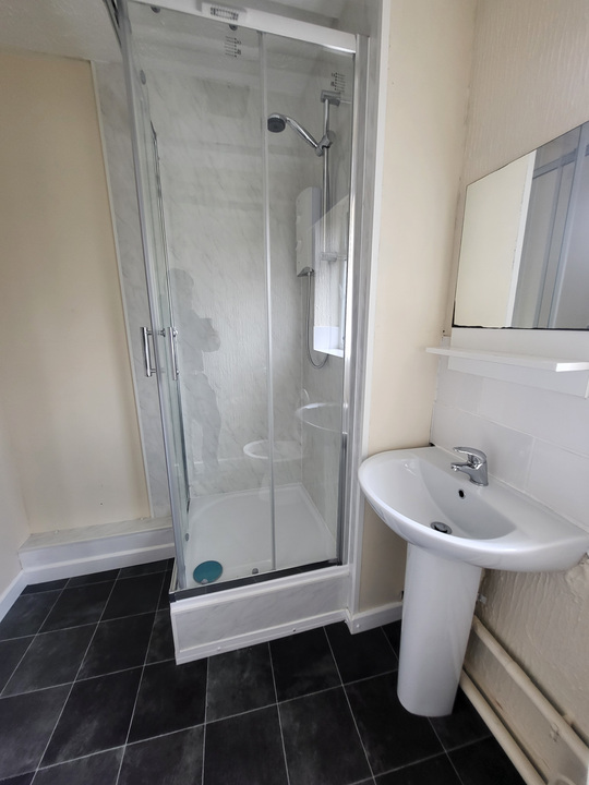 5 bed house to rent in Earlham Grove - HOUSE SHARE, Norwich, NR5