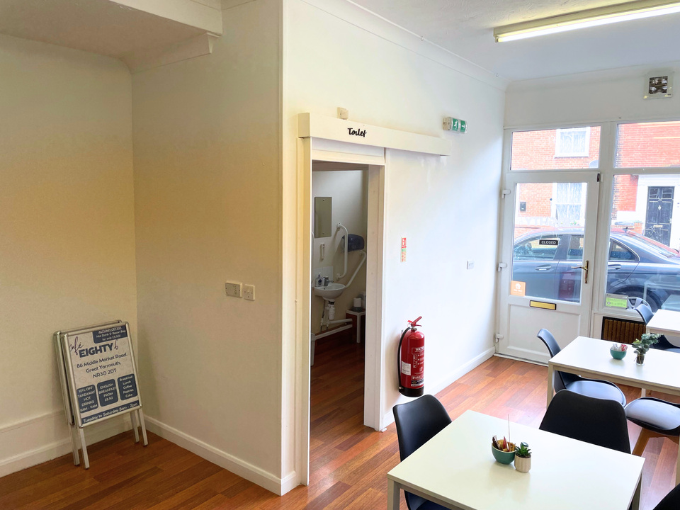 To rent in Middle Market Road, Great Yarmouth, Norfolk - Property Image 6