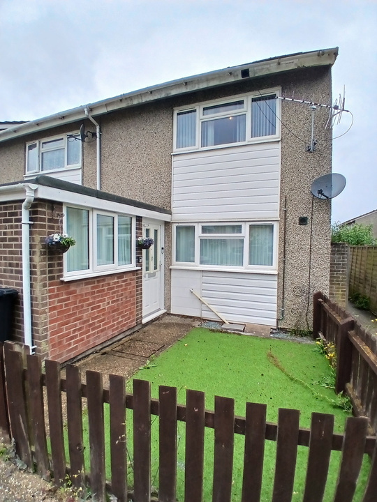 3 bed end of terrace house to rent in Knowland Grove, Norwich, Norfolk - Property Image 1