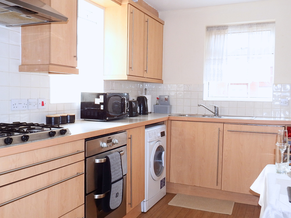 3 bed detached house to rent in Salk Road, Gorleston, Norfolk 3