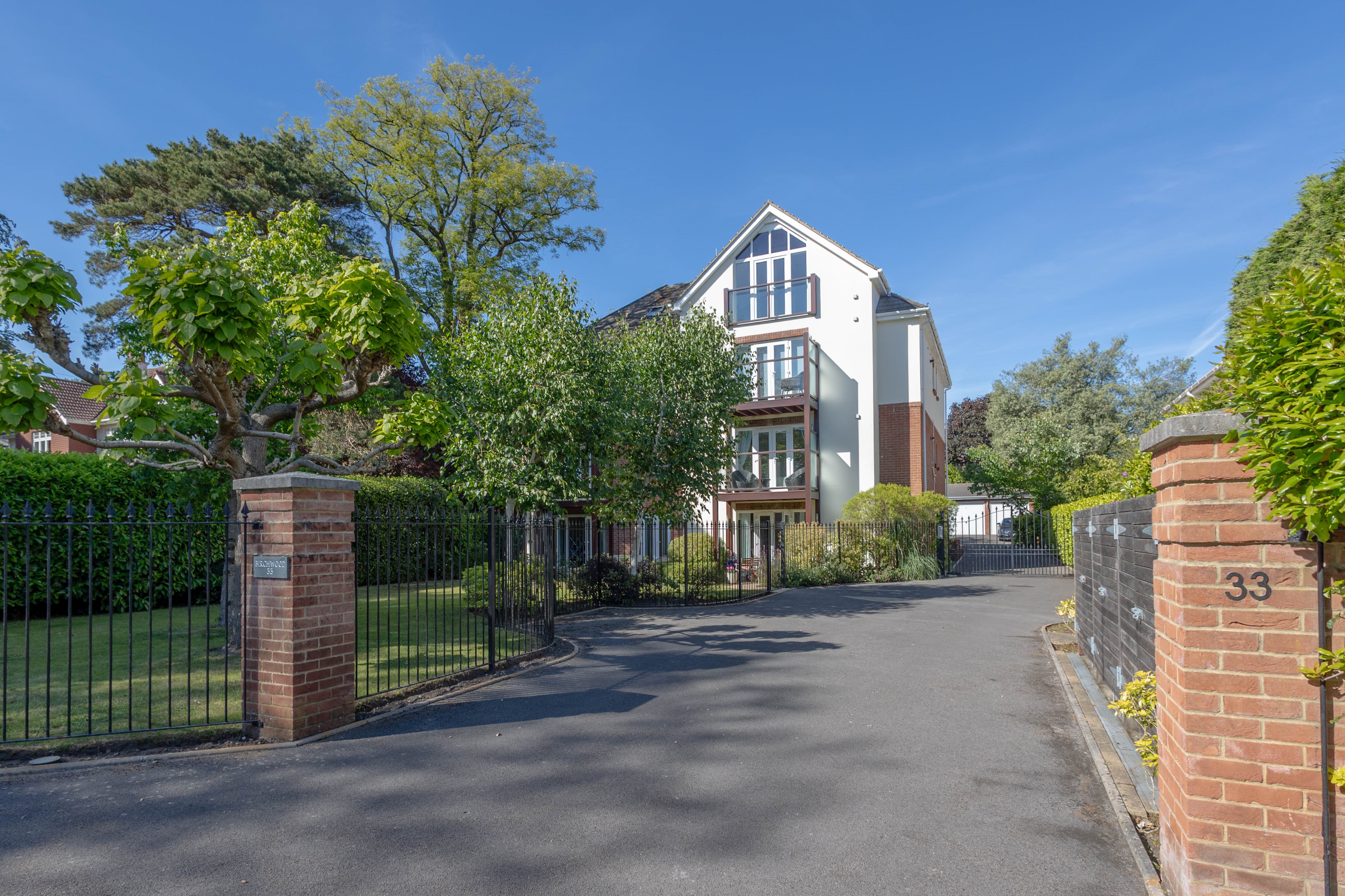 2 bed flat to rent in Spur Hill Avenue, Lower Parkstone , BH14