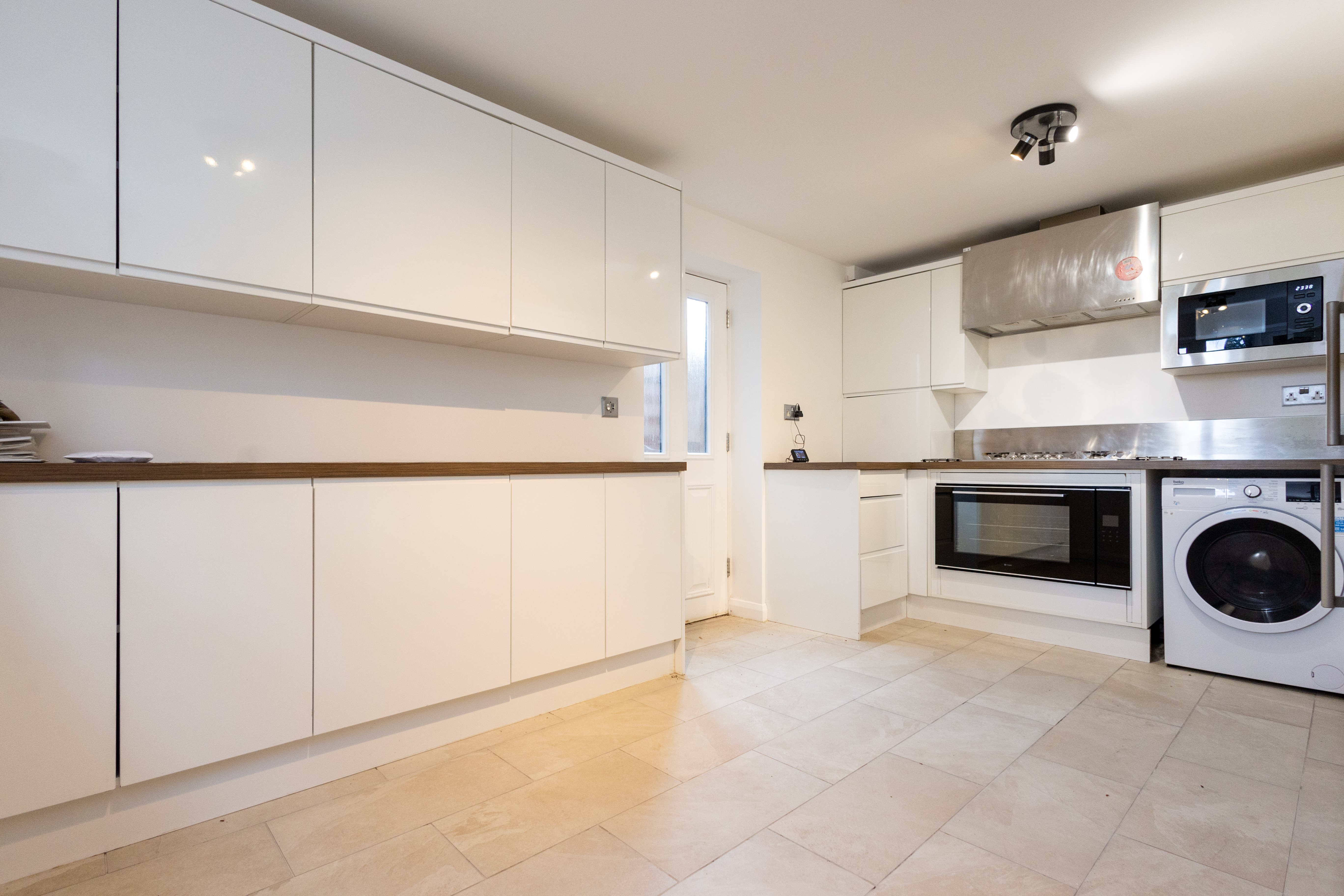 4 bed mews house to rent in Alexandra Mews, Langdon Road, BH14  - Property Image 2