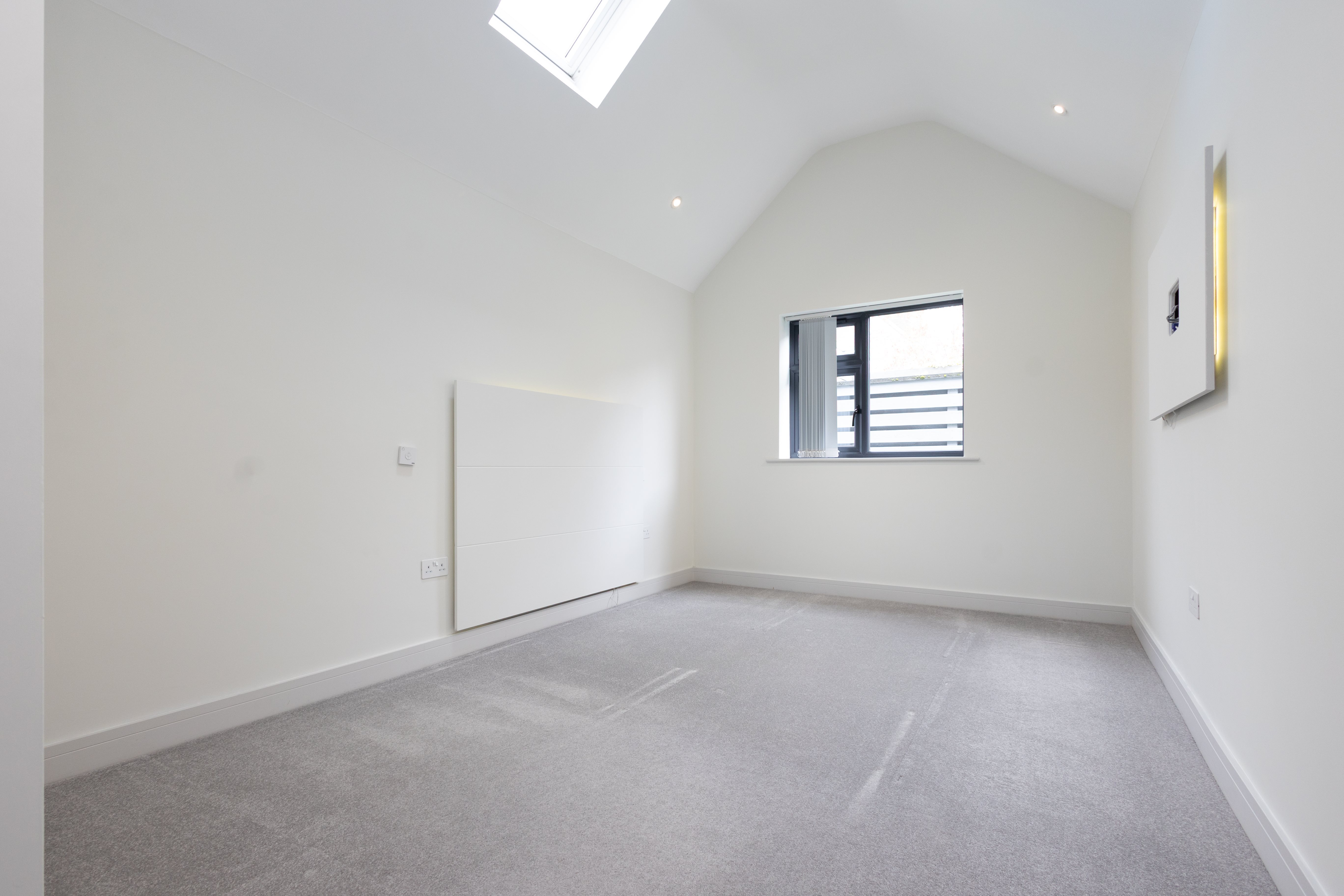 2 bed flat to rent in Alumhurst Road, Westbourne, BH4 6