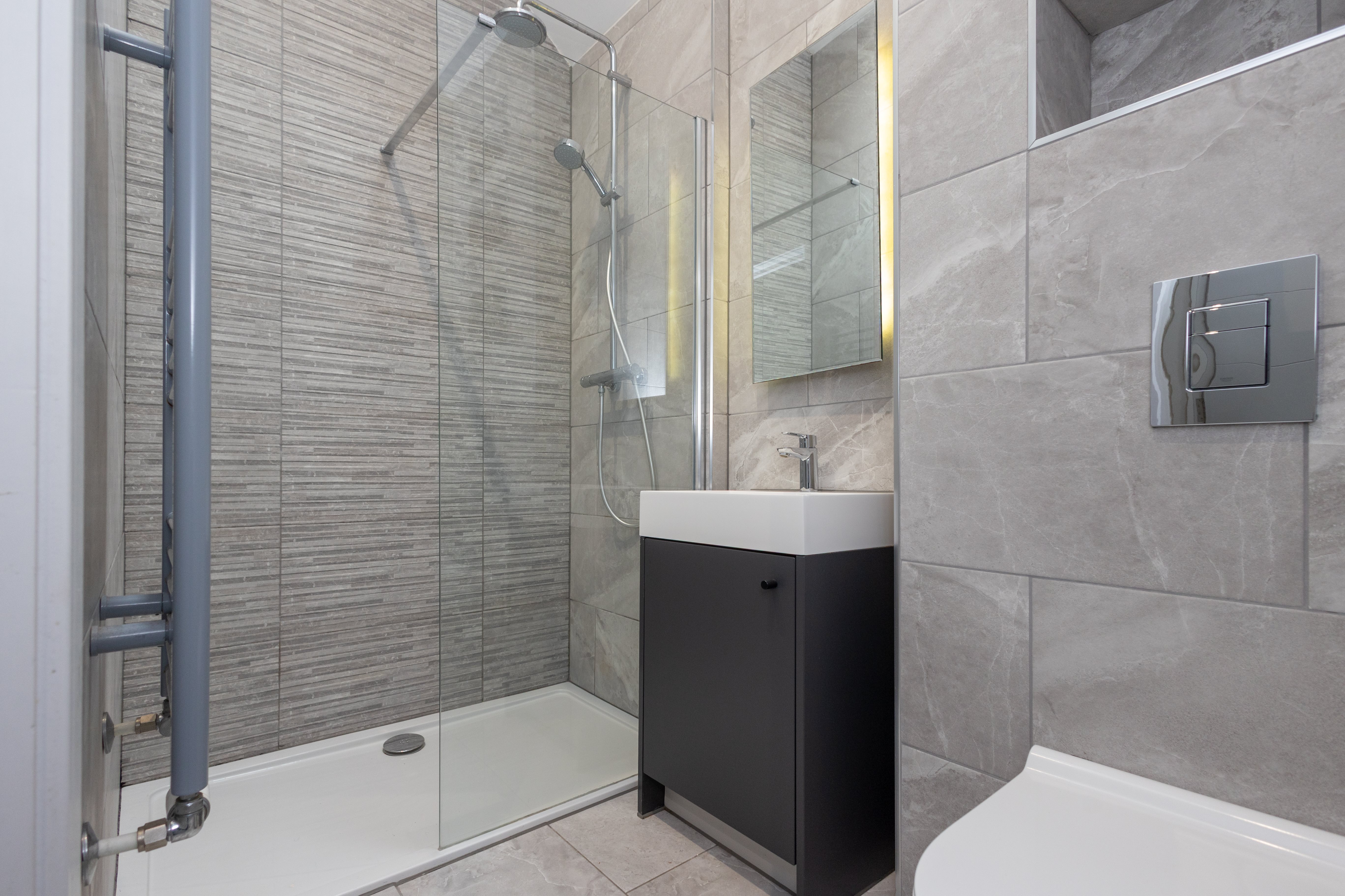 2 bed flat to rent in Alumhurst Road, Westbourne, BH4 7