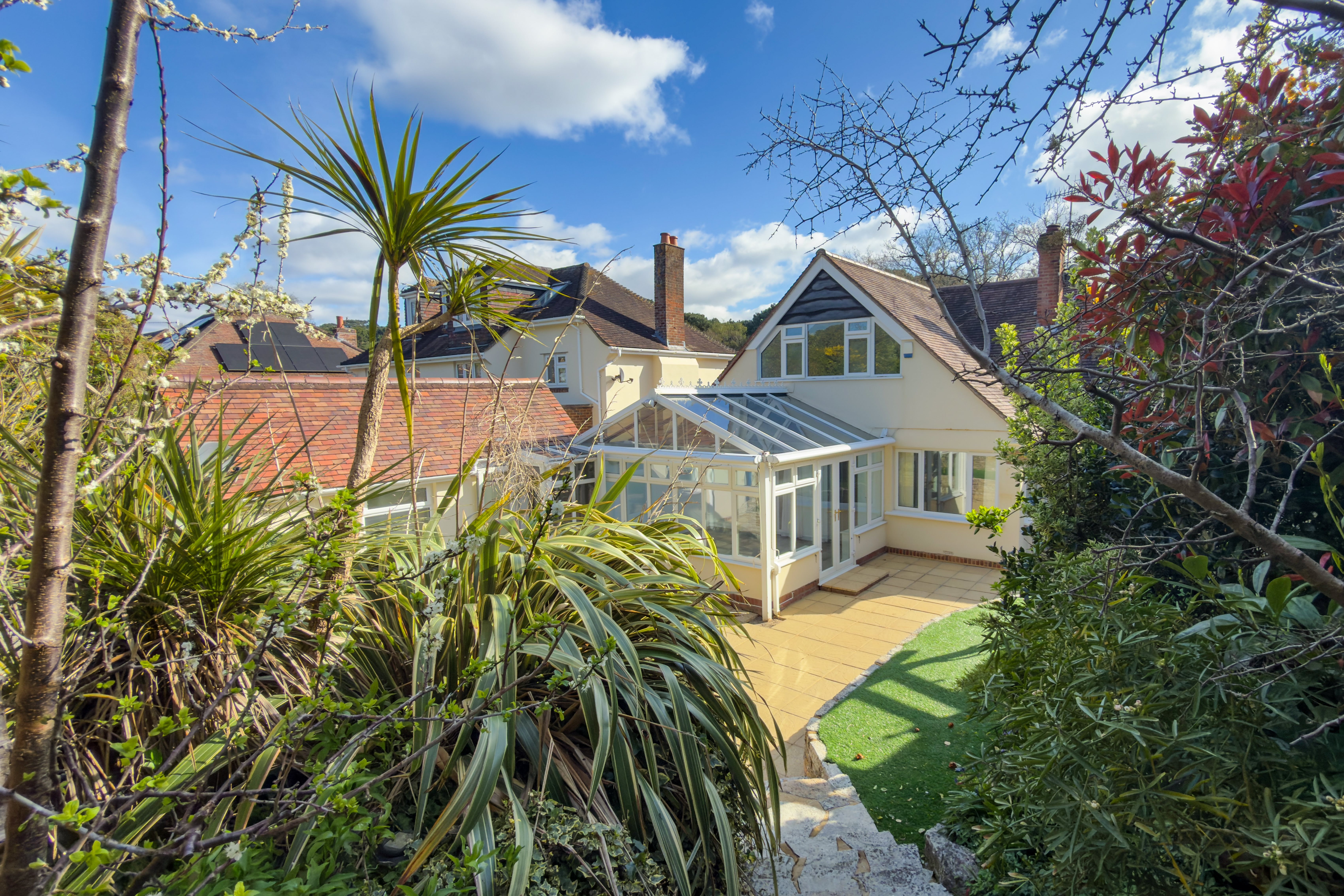 4 bed detached house to rent in Compton Avenue, Poole, BH14 - Property Image 1