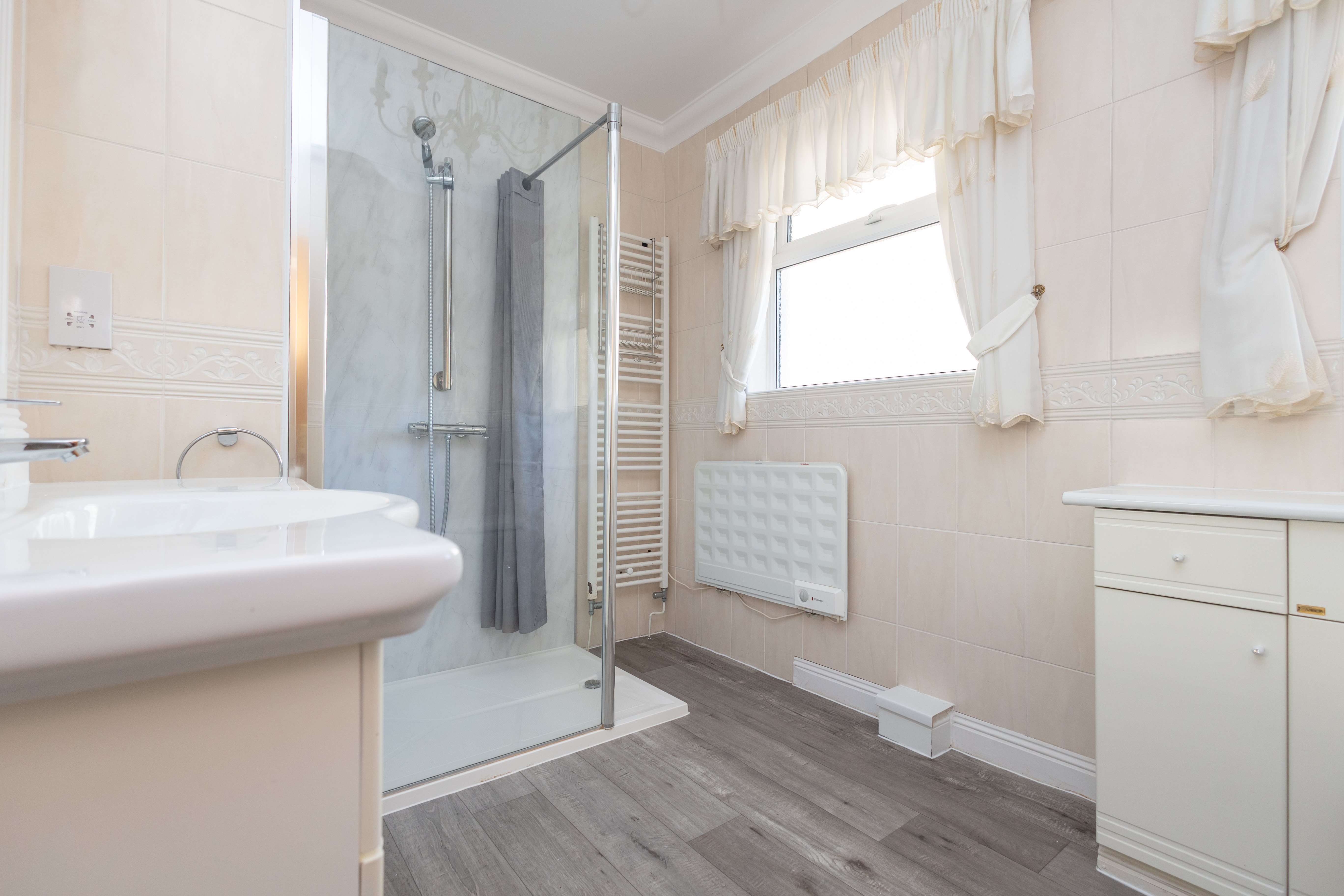 4 bed detached house to rent in Compton Avenue, Poole, BH14 18