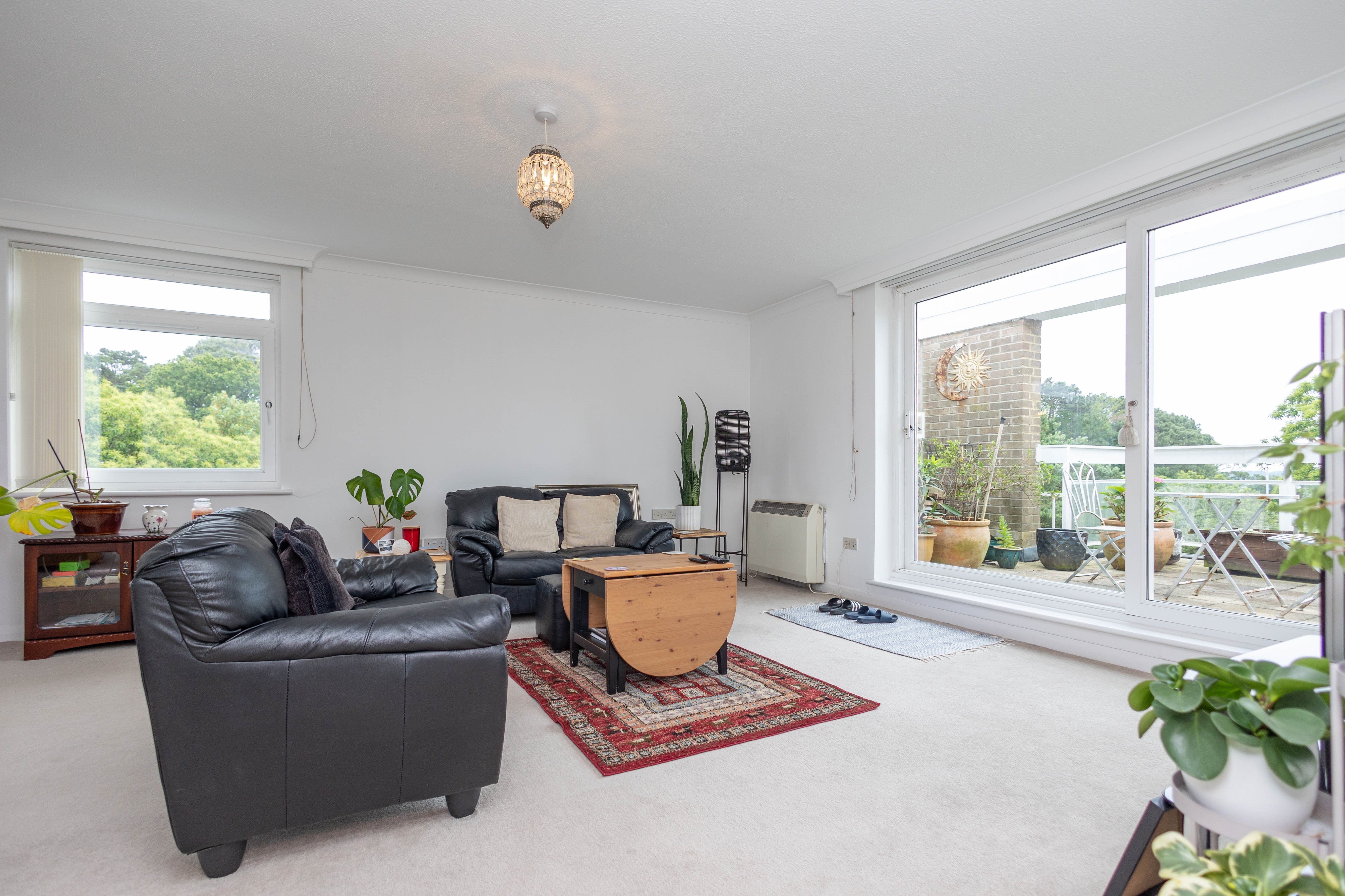 2 bed flat to rent in Hurst Hill, Lilliput, BH14 3