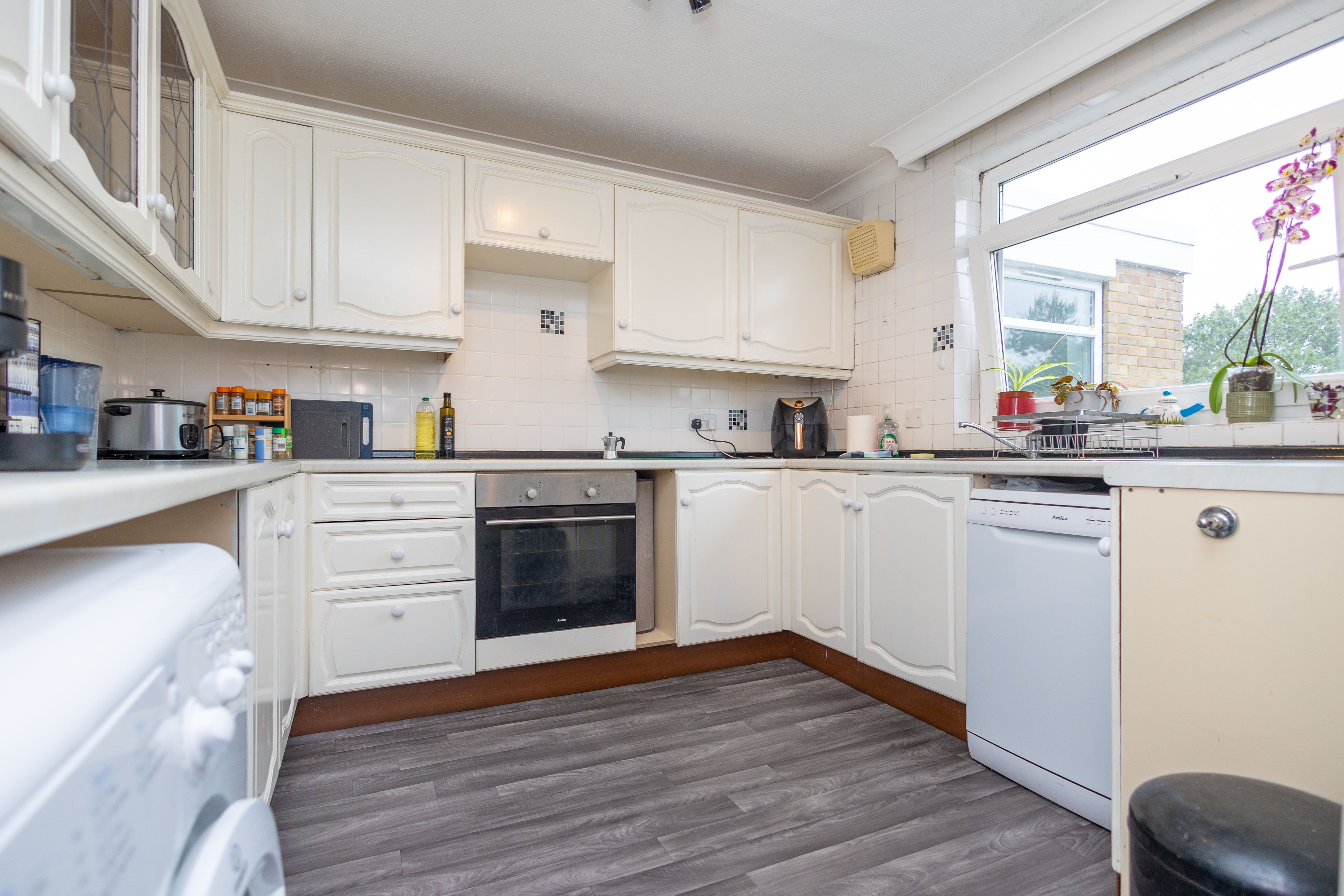 2 bed flat to rent in Hurst Hill, Lilliput, BH14  - Property Image 8