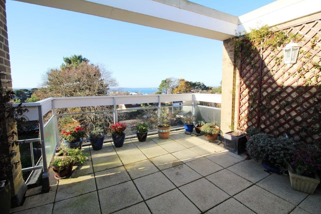 2 bed flat to rent in Hurst Hill, Lilliput, BH14  - Property Image 3
