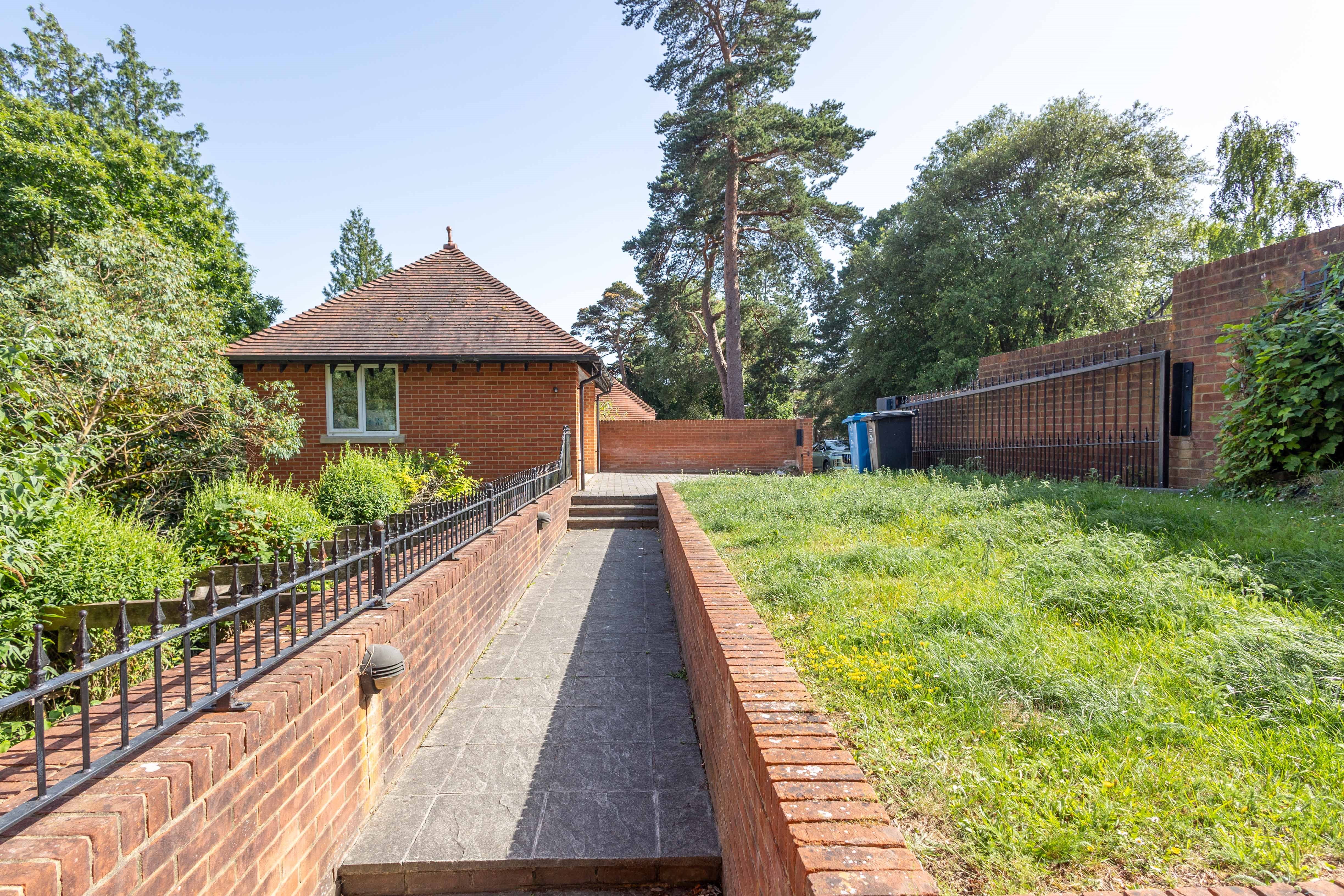 4 bed detached house to rent in Crichel Mount Road, Poole, BH14  - Property Image 21
