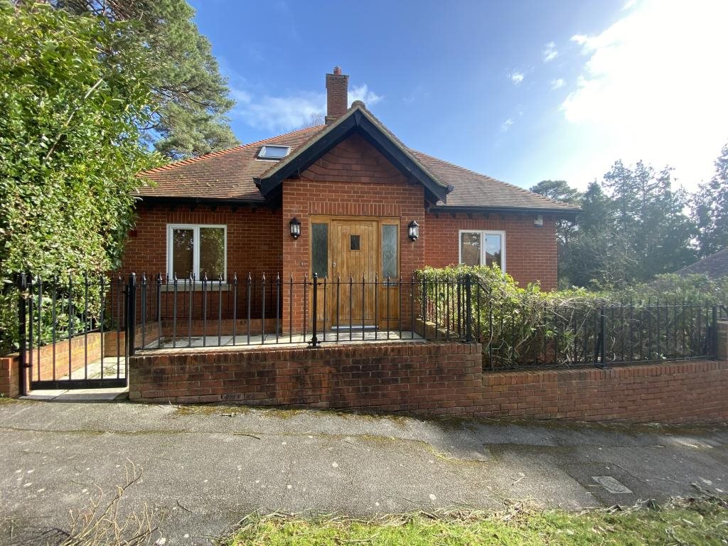 4 bed detached house to rent in Crichel Mount Road, Poole, BH14 - Property Image 1