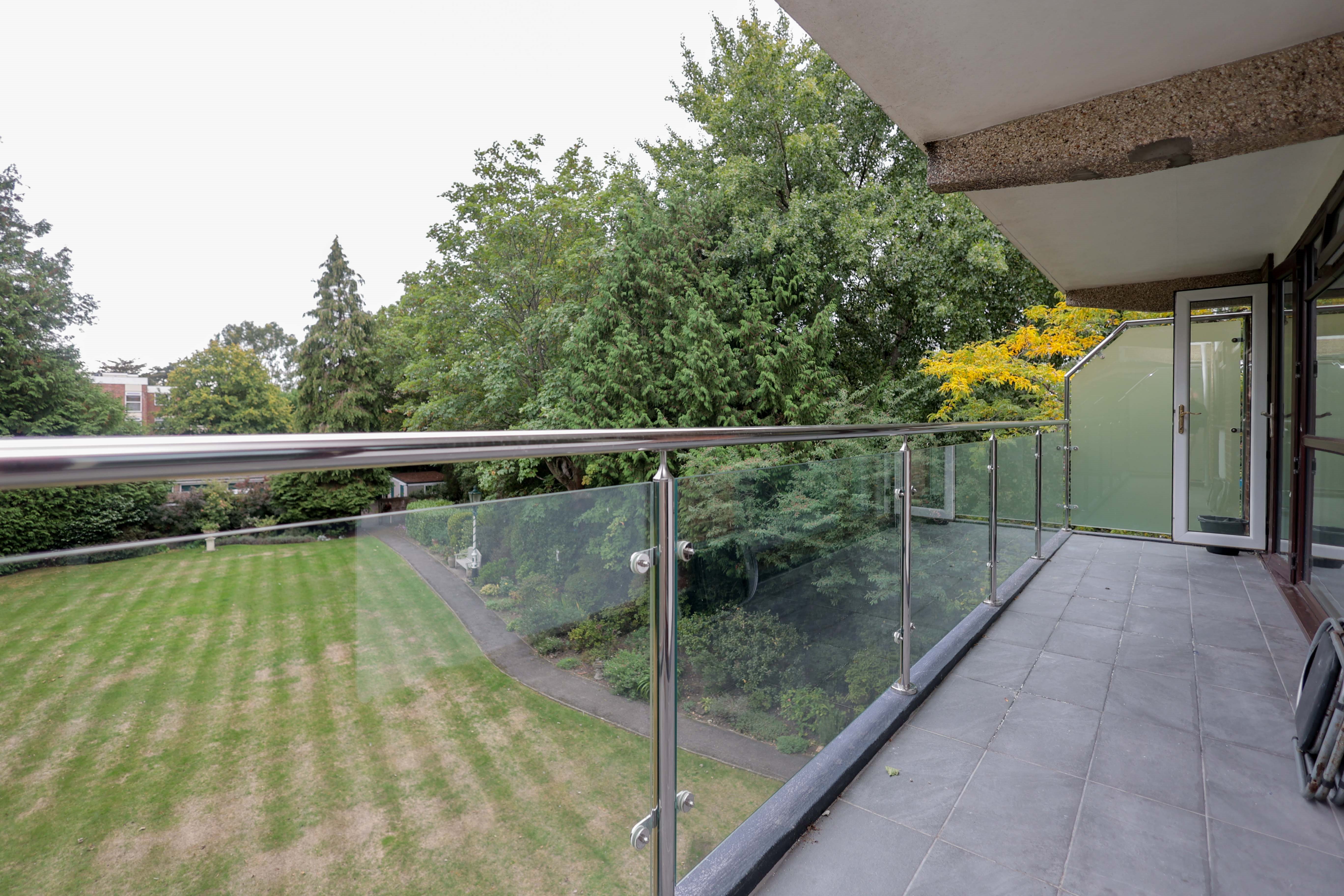 3 bed flat to rent in Western Road, Canford Cliffs, BH13 4