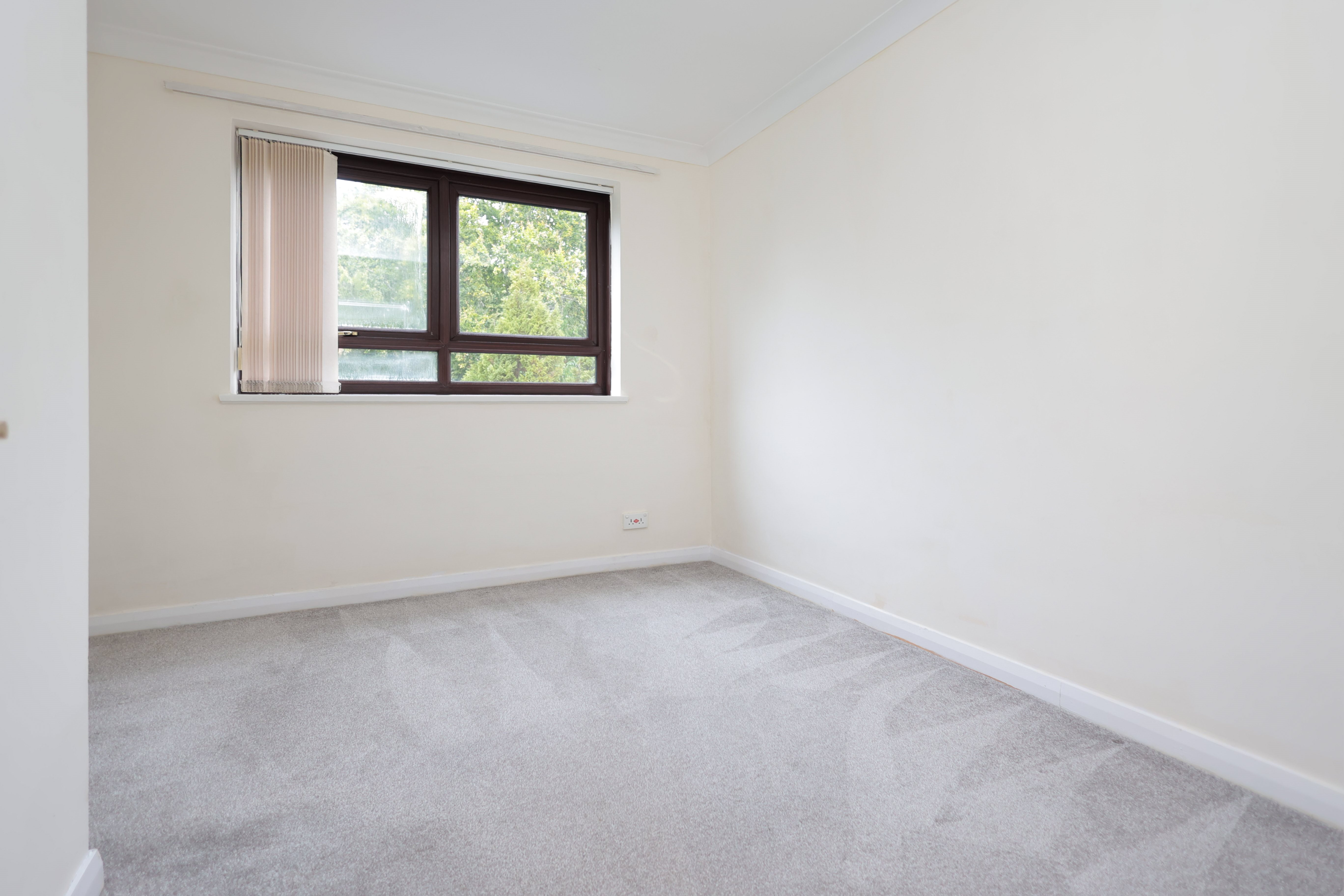 3 bed flat to rent in Western Road, Canford Cliffs, BH13 9