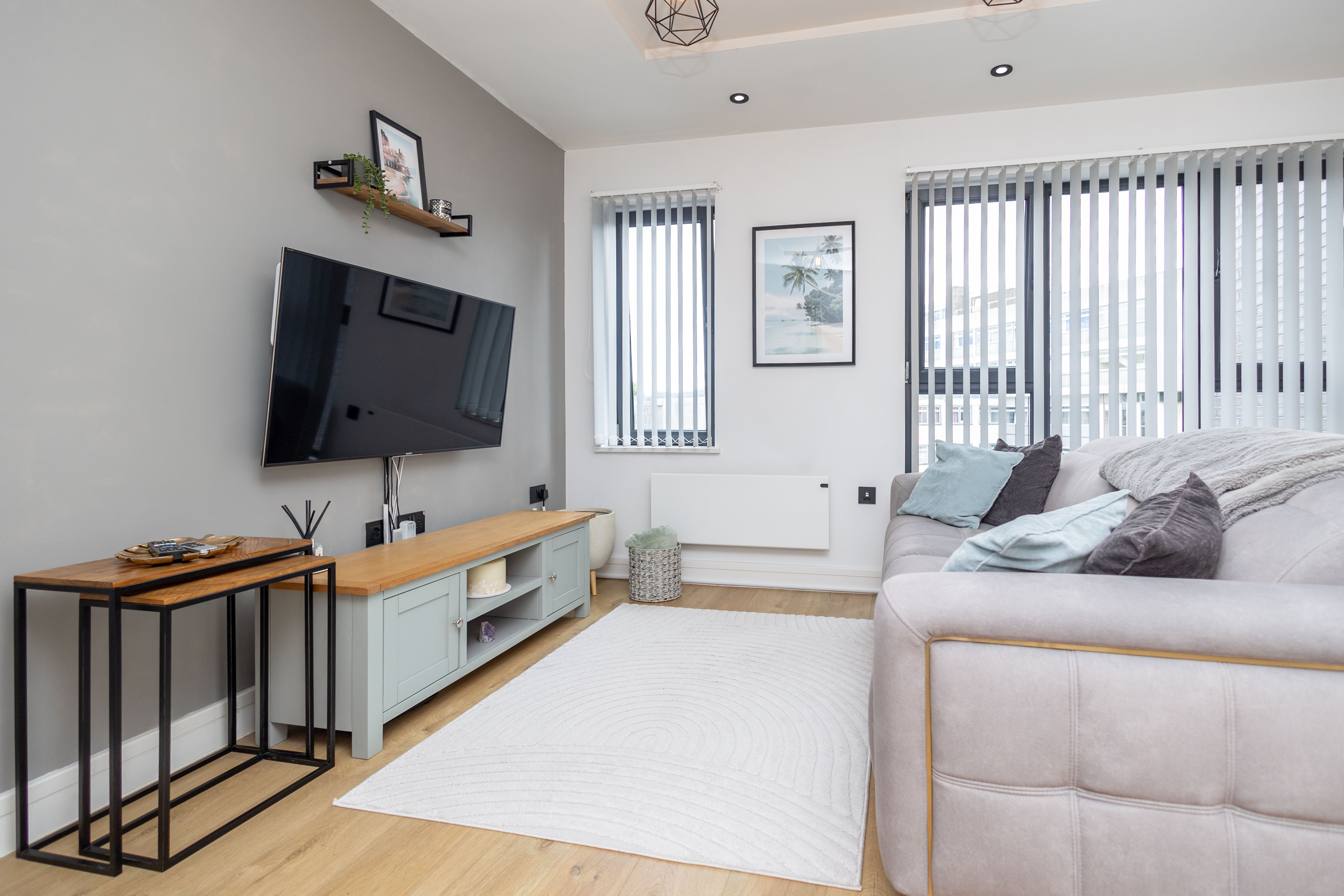 2 bed flat to rent in Sandbanks Road, Poole, BH15 5