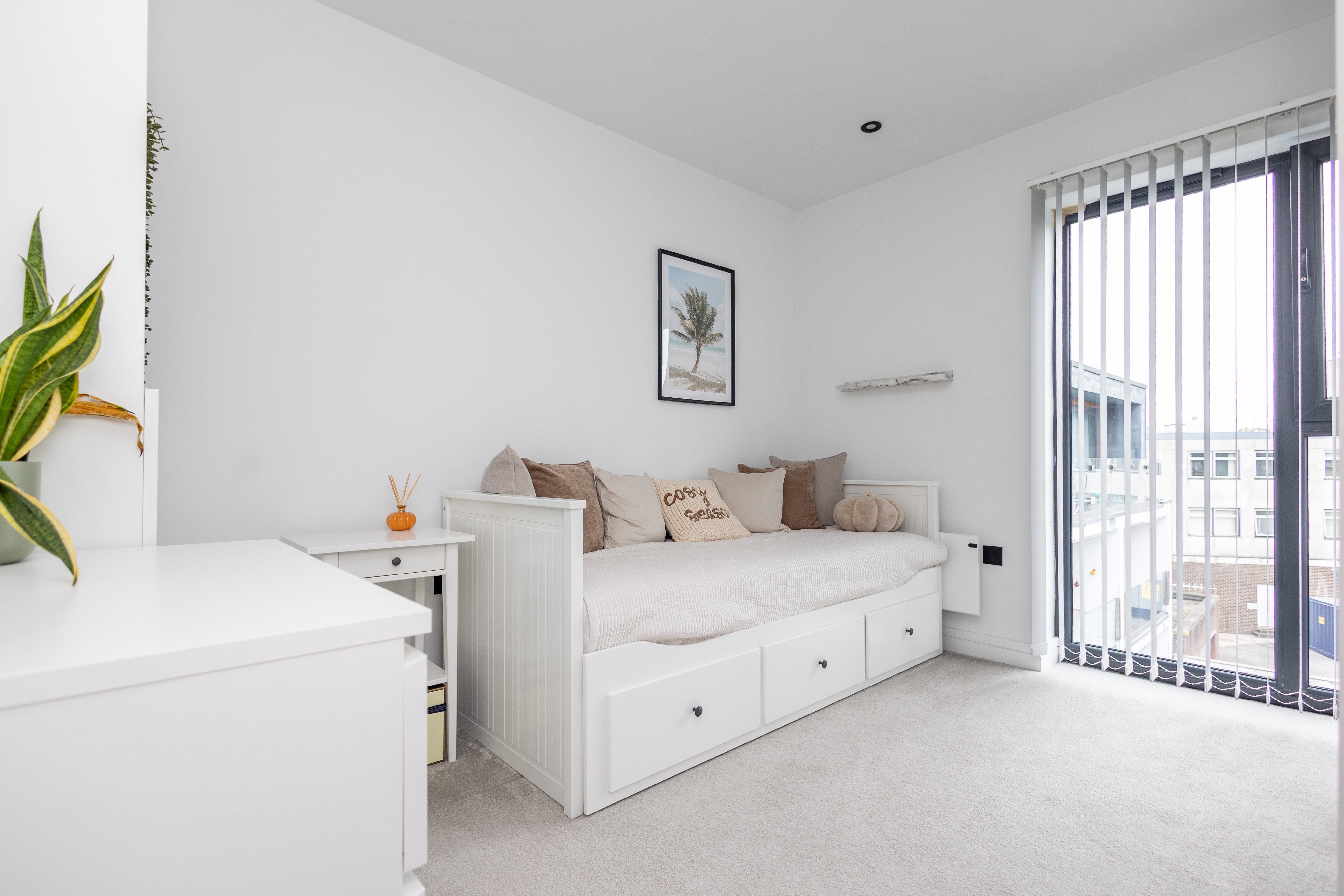 2 bed flat to rent in Sandbanks Road, Poole, BH15 8