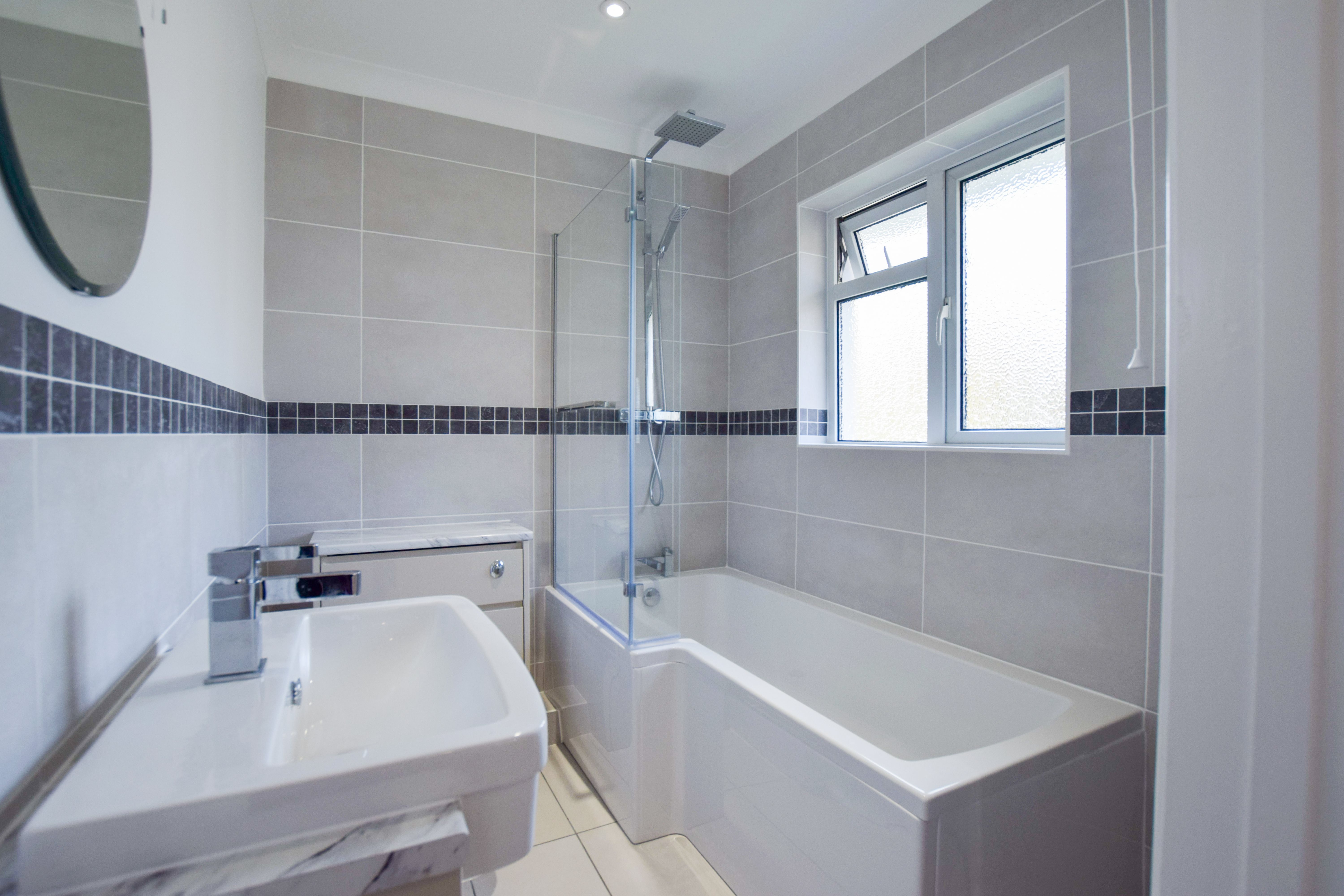 2 bed flat to rent in Flaghead Road, Canford Cliffs, BH13 4