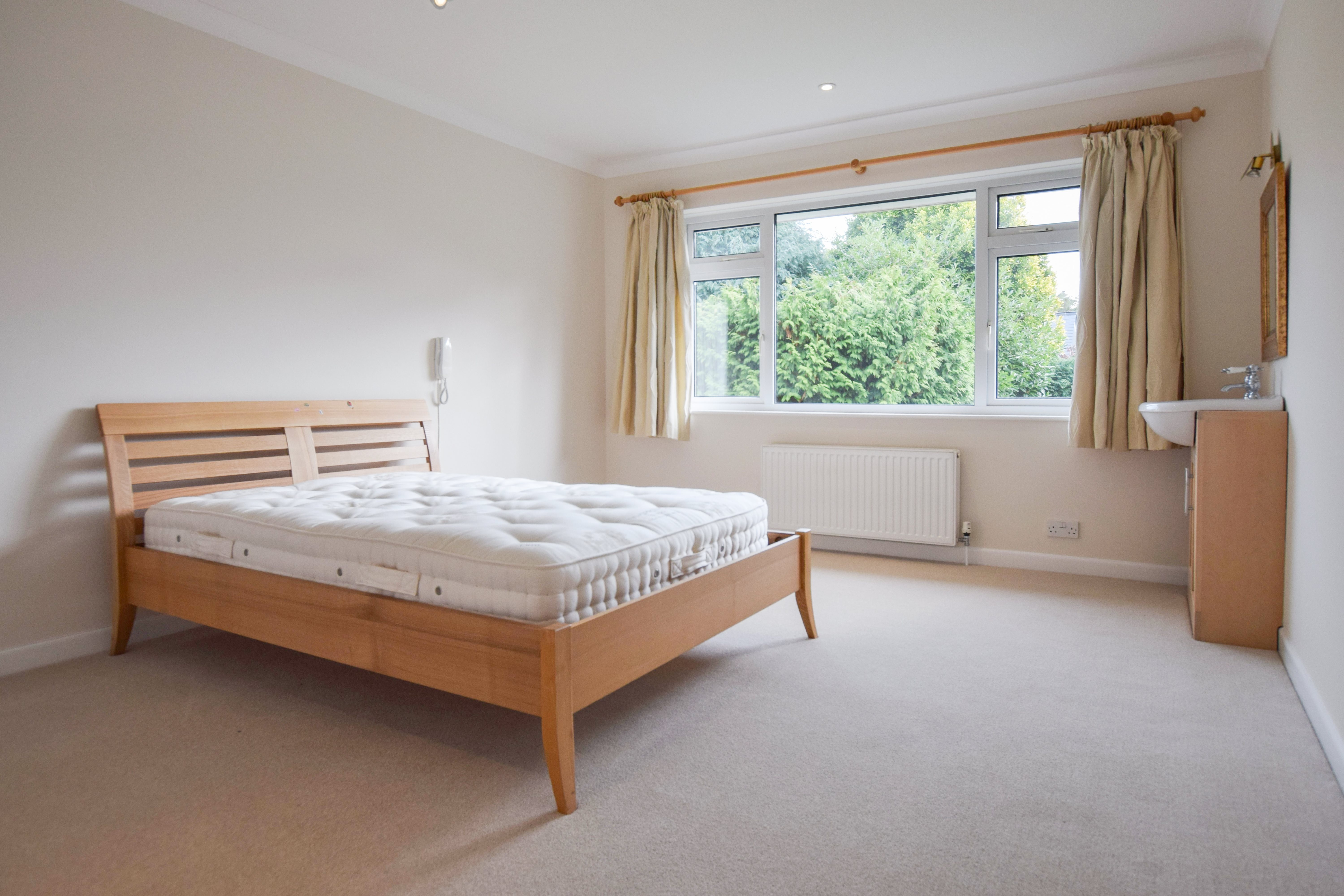 2 bed flat to rent in Flaghead Road, Canford Cliffs, BH13  - Property Image 4