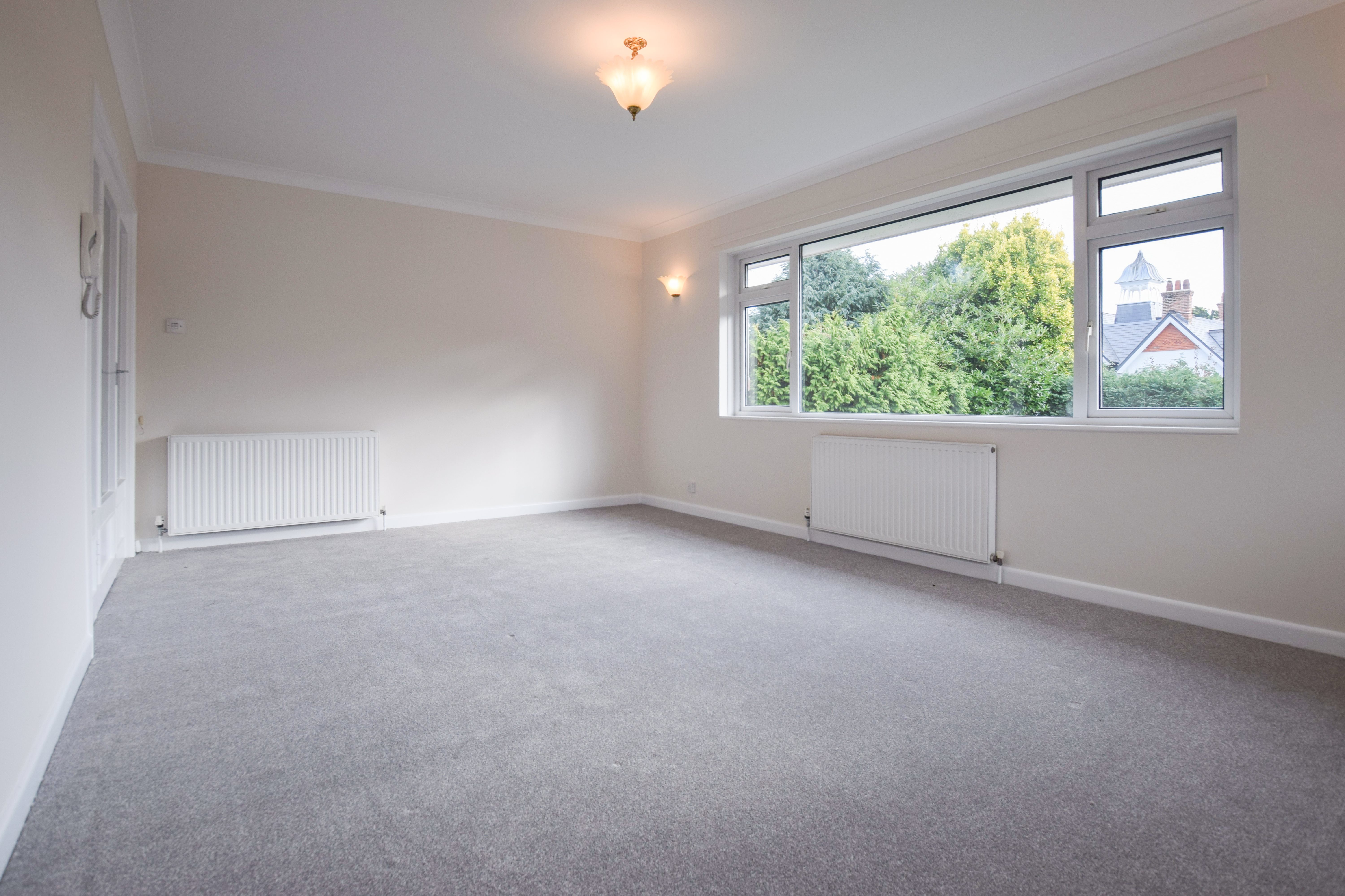 2 bed flat to rent in Flaghead Road, Canford Cliffs, BH13 1