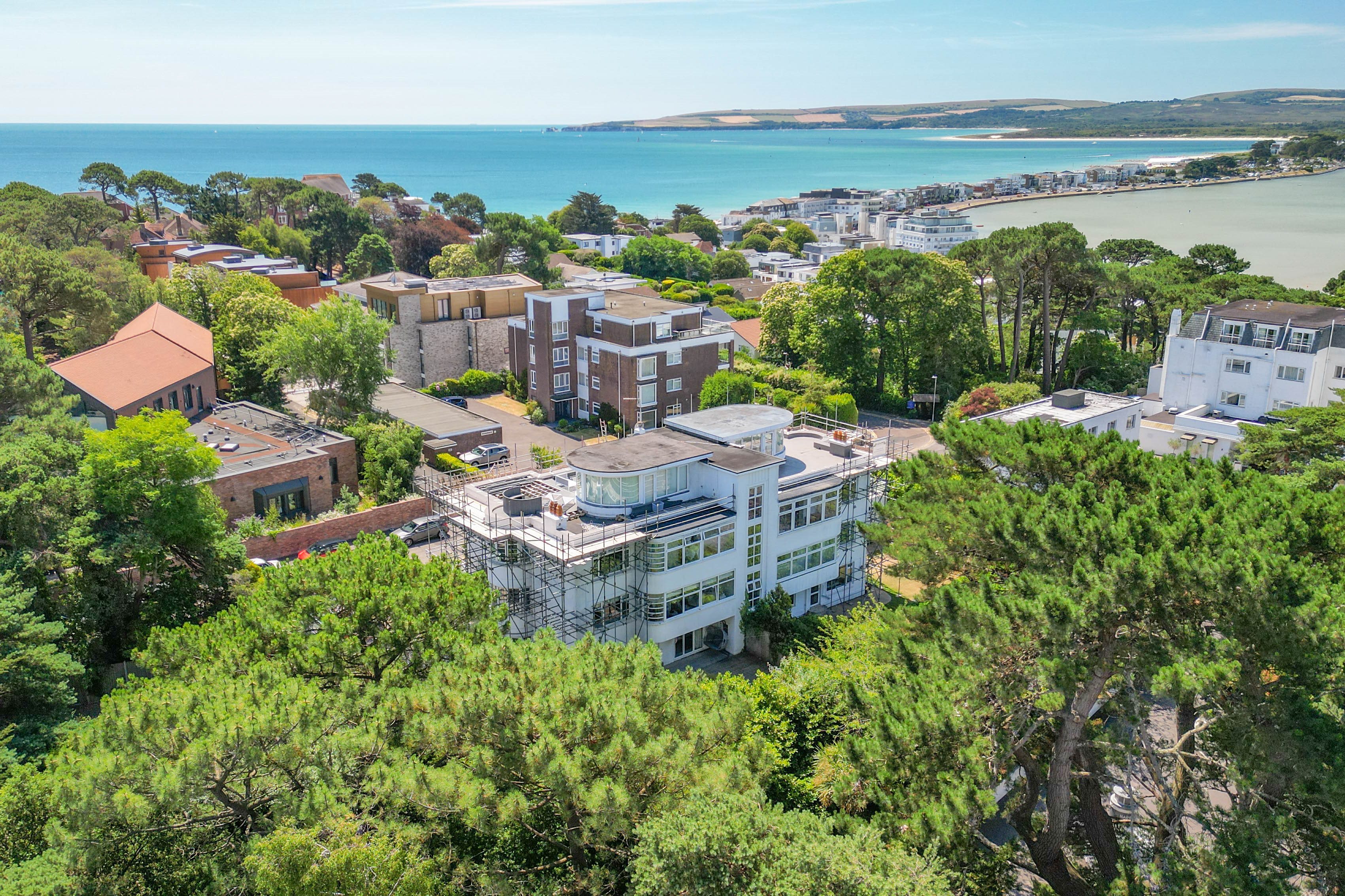 2 bed flat to rent in Chaddesley Glen, Sandbanks, BH13  - Property Image 1