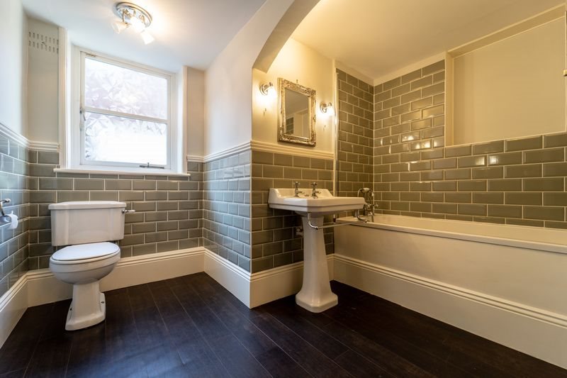 4 bed flat to rent in Glengariff Road, Lower Parkstone, BH14 7