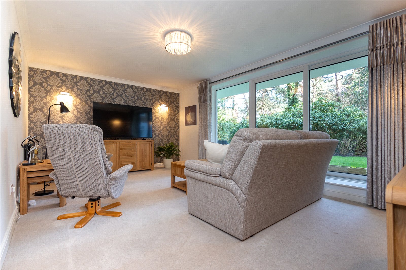 2 bed ground floor flat for sale in Western Road, Canford Cliffs, BH13 1