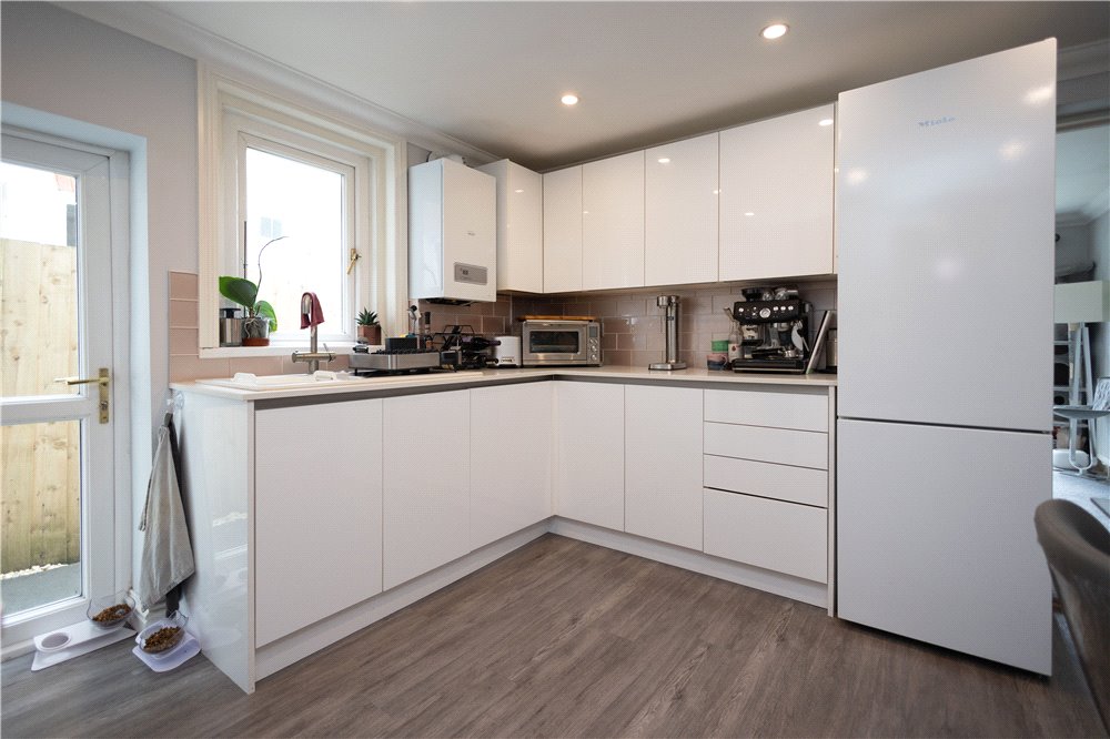2 bed ground floor flat for sale in Pottery Road, Whitecliff, BH14  - Property Image 3