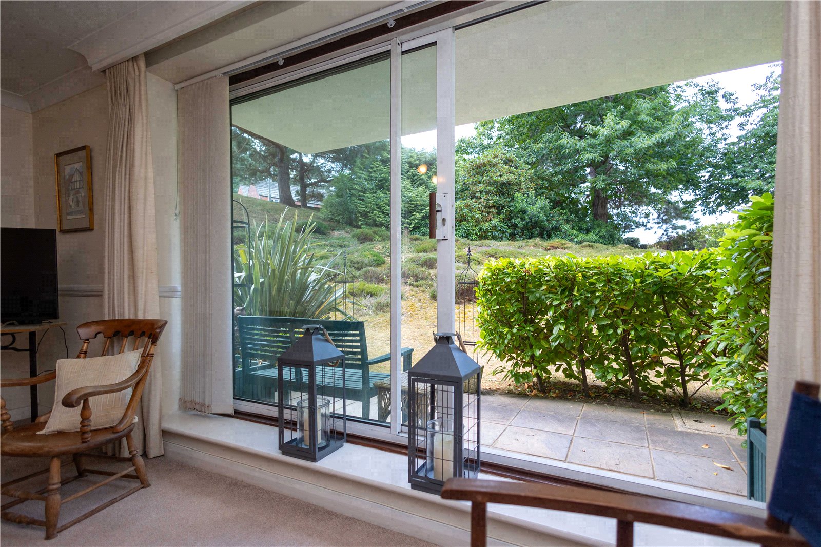 2 bed ground floor flat for sale in Hurst Hill, Lilliput, BH14  - Property Image 3